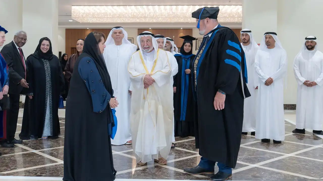 حفل تخريج طلبة أكاديمية الفنون الأدائية بحضور سلطان القاسمي